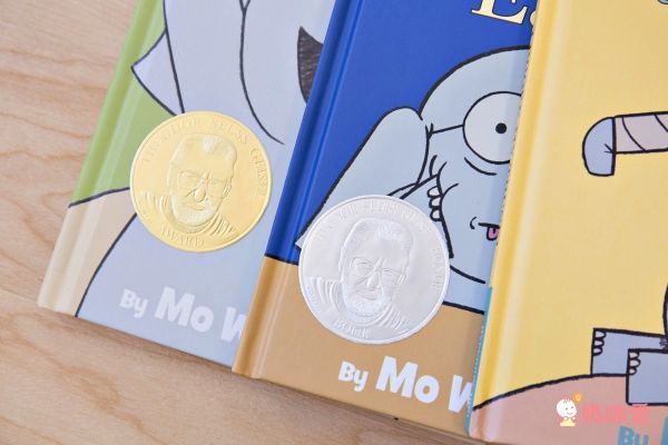 【得獎】There Is a Bird On Your Head! (An Elephant and Piggie Book) 有隻鳥在你頭上!