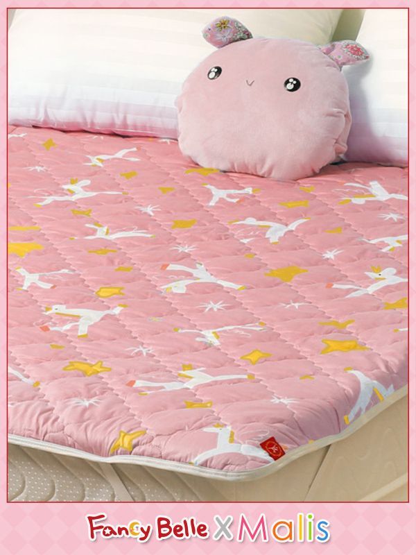 格蕾寢飾 Great Living - 義大利Fancy Belle X Malis 防蹣抗菌透氣防水平面式保潔墊-小飛馬-粉 (雙人)