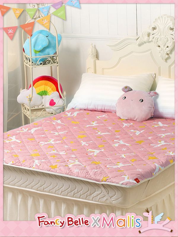 格蕾寢飾 Great Living - 義大利Fancy Belle X Malis 防蹣抗菌透氣防水平面式保潔墊-小飛馬-粉 (雙人)