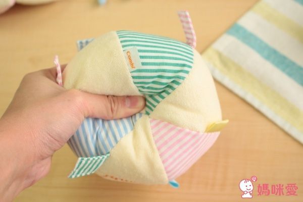 日本 Combi - 歡樂寶貝手巾+寶貝球-3個月以上
