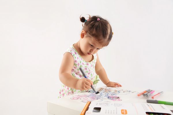 英國mombella 塗鴉矽膠餐墊(含四色塗鴉筆)