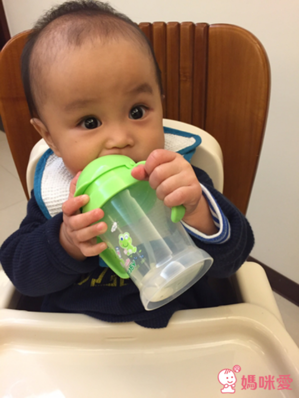 DOOBY 大眼蛙 - 神奇喝水杯-綠色 (200mL-8個月起)