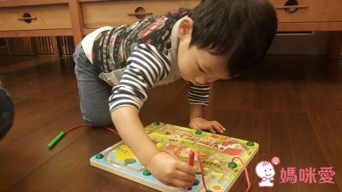 小牛津 - 童話故事運筆迷宮-三隻豬仔蓋房子 (32.8*25.7*4.5cm)-木製故事迷宮基座、雙磁筆