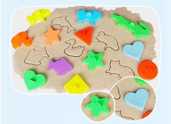 TUMBLING SAND 翻滾動力沙 - 5公斤認知學習升級組-5kg沙(原色)+收納箱(顏色隨機)+方形充氣沙盤+小城堡4件組+英文字母26件組+數字15件組+幾何圖形6件組