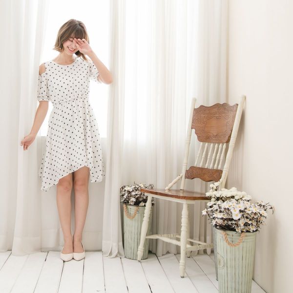 Marguerite - 蓬蓬袖遮手臂傘裙洋裝-白