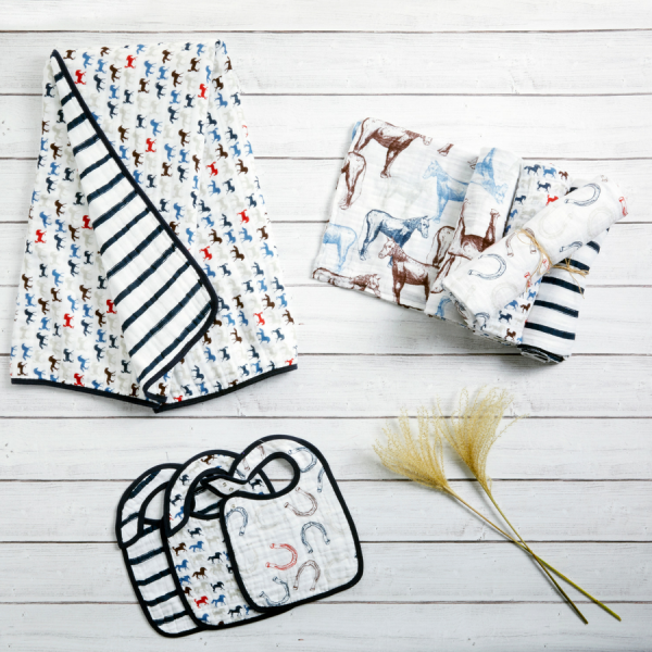 bib-muslin-snap-baby-eating-blue-star bib-muslin-snap-baby-eating-blue-star