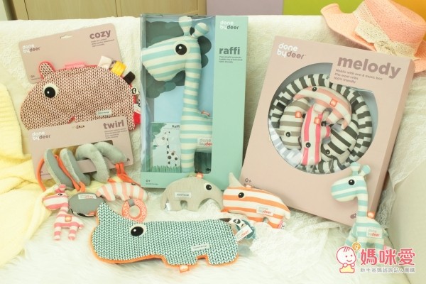 DONE BY DEER 床邊玩具系列