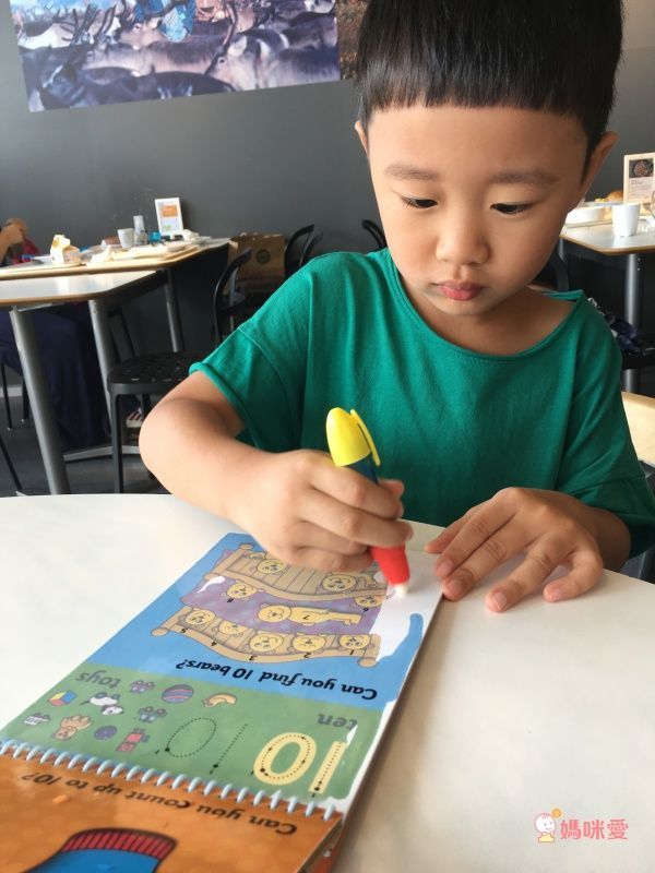 小小孩塗鴉啟蒙【英國GALT】水畫本,沾水塗色不怕亂畫!