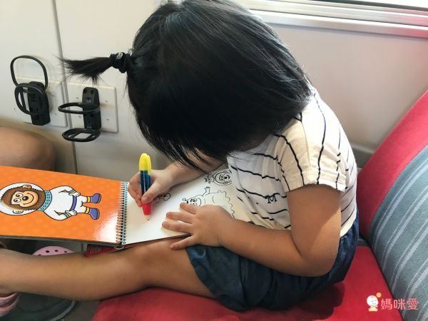 小小孩塗鴉啟蒙【英國GALT】水畫本,沾水塗色不怕亂畫!