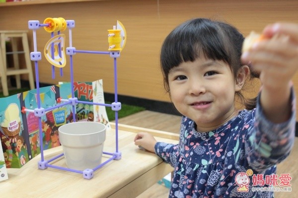 Goldieblox 的工程玩具，打破以往女孩子的柔弱形象