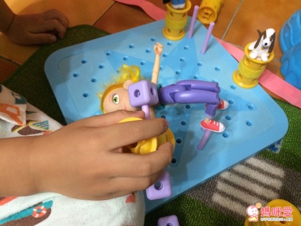 GoldieBlox Zipline Action Figure 滑輪芭比