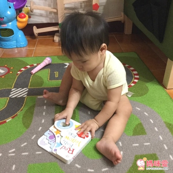 英國little me英文童書,硬紙書,洗澡書,洞洞書,禮盒組