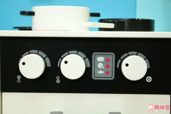 New！媽咪愛網路獨家新品：Hape 限量版北歐風黑白廚房＋咖啡機