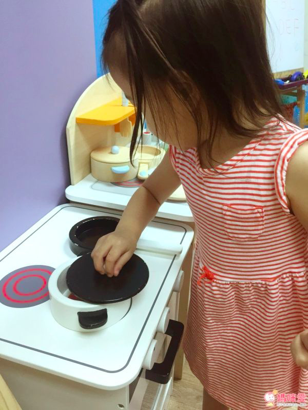 New!媽咪愛網路獨家新品:Hape 限量版北歐風黑白廚房+咖啡機