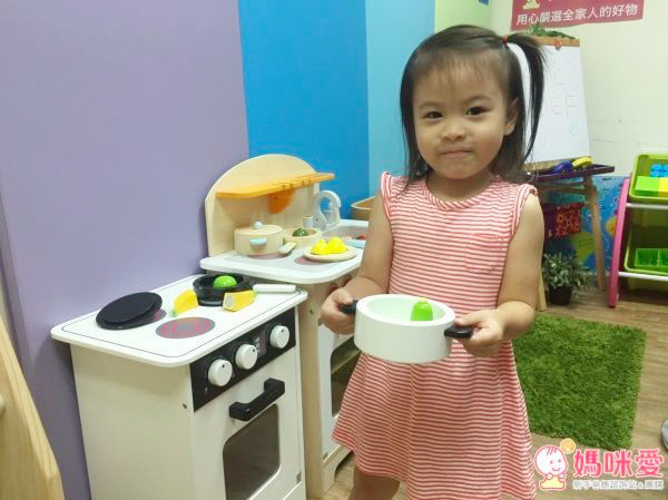 New!媽咪愛網路獨家新品:Hape 限量版北歐風黑白廚房+咖啡機