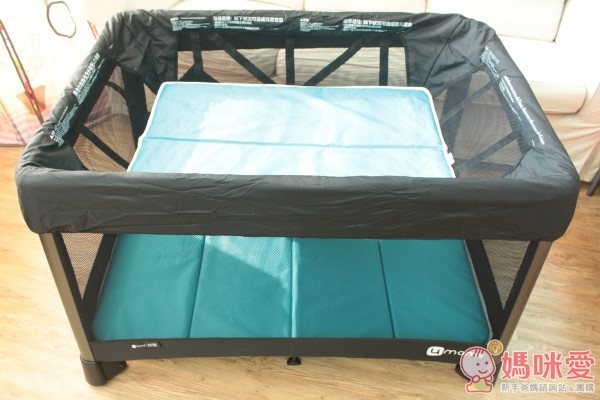  4 moms Breeze 2 合1 遊戲床