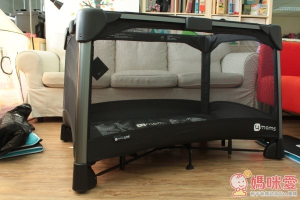 4 moms Breeze 2 合1 遊戲床