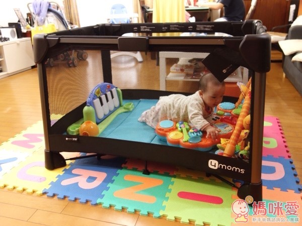 4 moms Breeze 2 合1 遊戲床