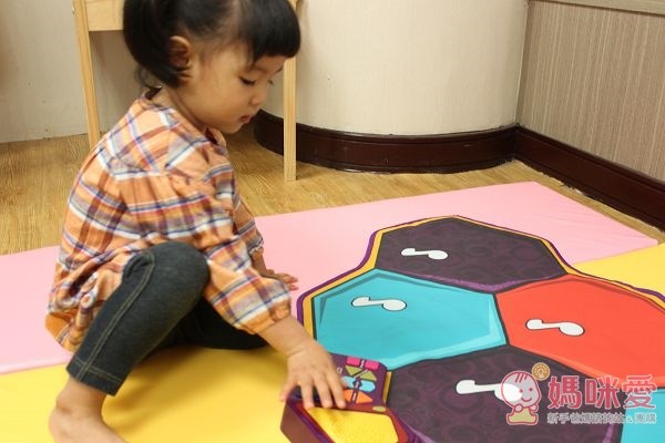 美國 B.Toys 音樂磚跳舞墊