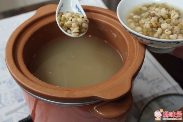 用這台萃取鍋煮紅豆湯或綠豆湯，完全不需事先浸泡豆子，直接丟進去就可以煮