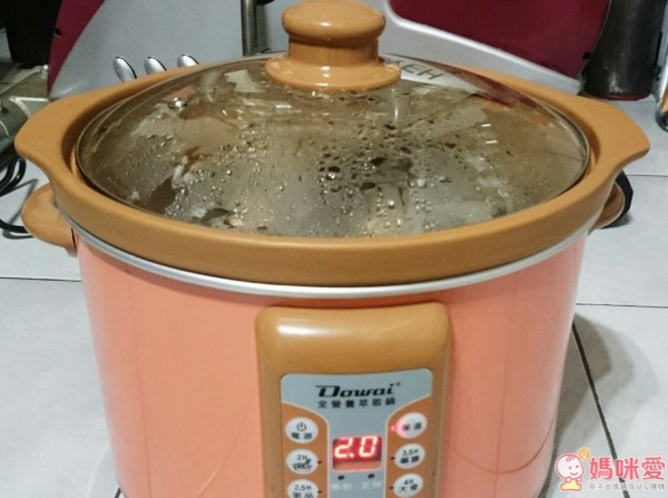 佳餚完成後，微電腦自動變成保溫狀態