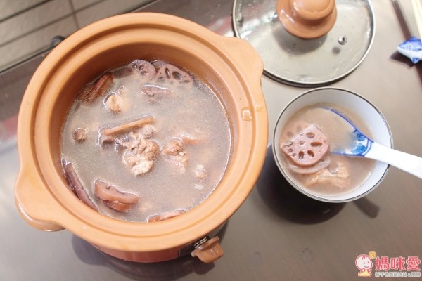 佳餚完成後，微電腦自動變成保溫狀態