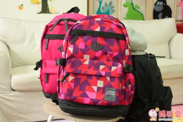 Think Pink 輕量後背包:菱角紅