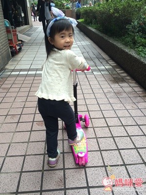 Slider 滑來滑趣兒童三輪滑板車