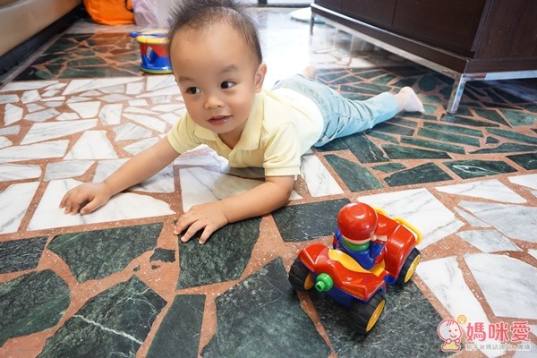 Tolo 多樂玩具給小恩快樂的童年