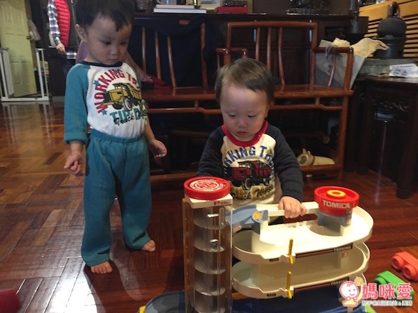 日本 TOMICA 玩具車