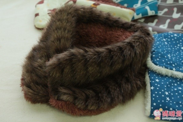 深棕色毛毛