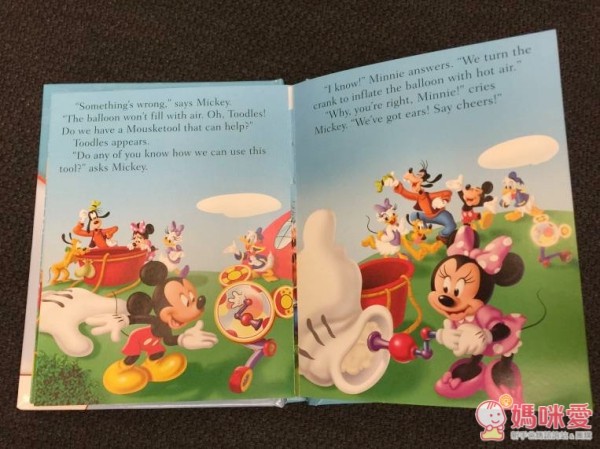 迪士尼小童舒眠玩具，結合旋轉音樂盒 + 小夜燈 + 5 本故事書的三合一功能，配合輕柔的伴奏，閱讀時播放很有氣氛，也能當舒眠音樂喔！現在買二件就能免運費！當今年的聖誕禮物剛剛好♥