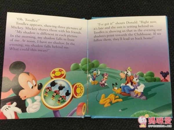 迪士尼小童舒眠玩具，結合旋轉音樂盒 + 小夜燈 + 5 本故事書的三合一功能，配合輕柔的伴奏，閱讀時播放很有氣氛，也能當舒眠音樂喔！現在買二件就能免運費！當今年的聖誕禮物剛剛好♥