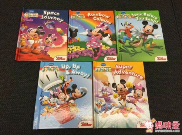 迪士尼小童舒眠玩具，結合旋轉音樂盒 + 小夜燈 + 5 本故事書的三合一功能，配合輕柔的伴奏，閱讀時播放很有氣氛，也能當舒眠音樂喔！現在買二件就能免運費！當今年的聖誕禮物剛剛好♥