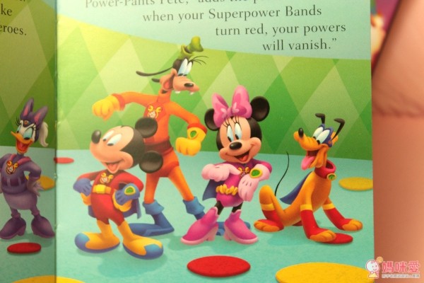 迪士尼小童舒眠玩具，結合旋轉音樂盒 + 小夜燈 + 5 本故事書的三合一功能，配合輕柔的伴奏，閱讀時播放很有氣氛，也能當舒眠音樂喔！現在買二件就能免運費！當今年的聖誕禮物剛剛好♥