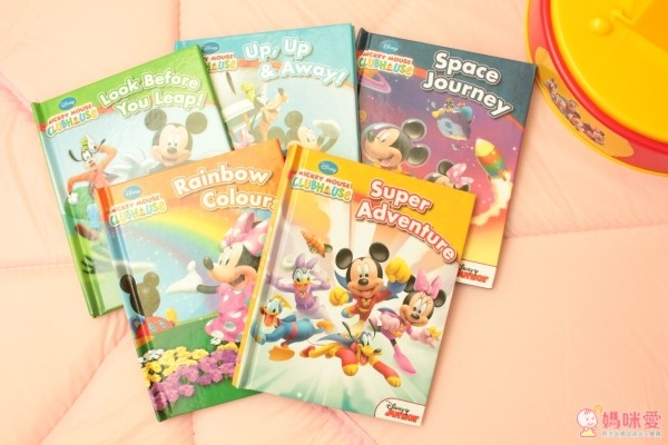 迪士尼小童舒眠玩具，結合旋轉音樂盒 + 小夜燈 + 5 本故事書的三合一功能，配合輕柔的伴奏，閱讀時播放很有氣氛，也能當舒眠音樂喔！現在買二件就能免運費！當今年的聖誕禮物剛剛好♥