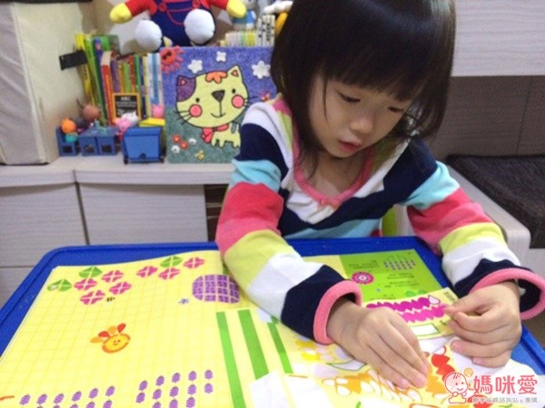 英國 Usborne 好聰明馬賽克貼紙書：美麗小花