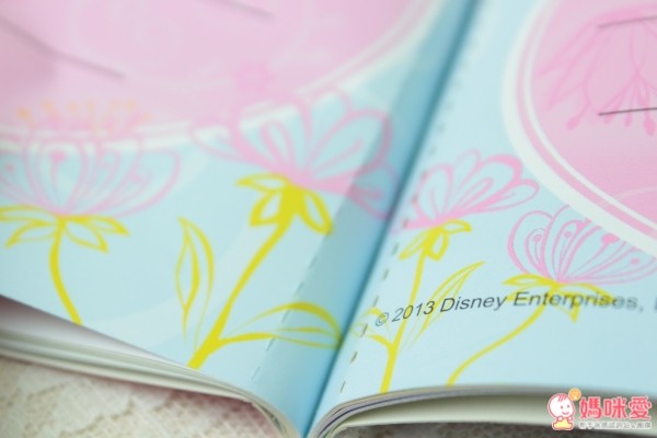 DISNEY 公主變裝書