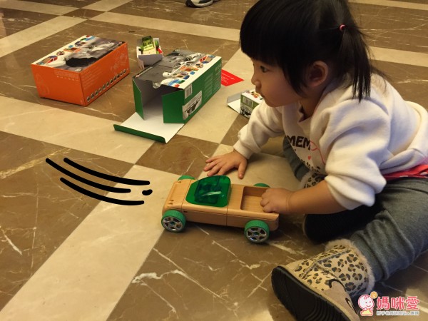 德國 Automoblox 原木變形車