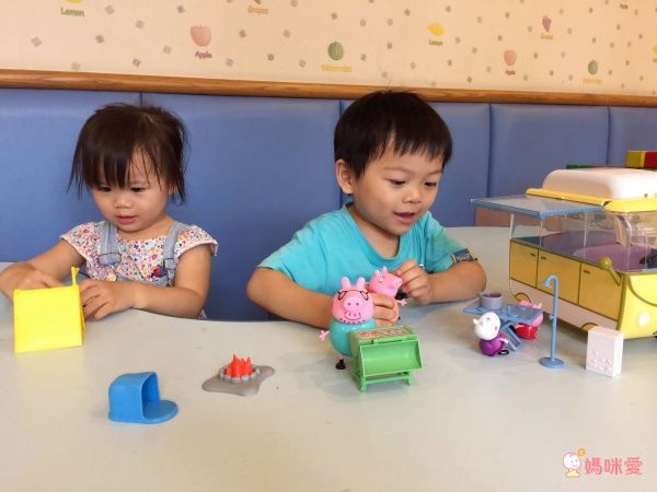 捏泥巴～捏泥巴【佩佩豬】家家酒