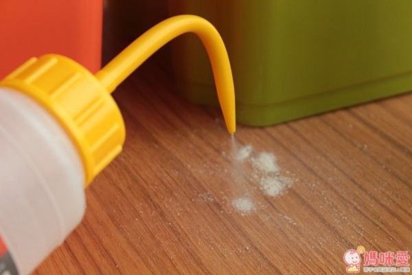 Earth Friend 蟲蟲粉，完全天然無毒的成分，就算不小心吃到也不用擔心！驅趕螞蟻、蟑螂，或是毛小孩身上的壁蝨，都沒問題～