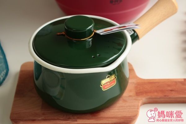✭ 日本 Fujihoro 富士琺瑯 Honey Ware 有蓋牛奶鍋 1.2L ✭