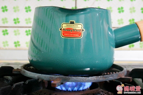 日本 Fujihoro 富士琺瑯 Honey Ware 牛奶鍋 0.75L