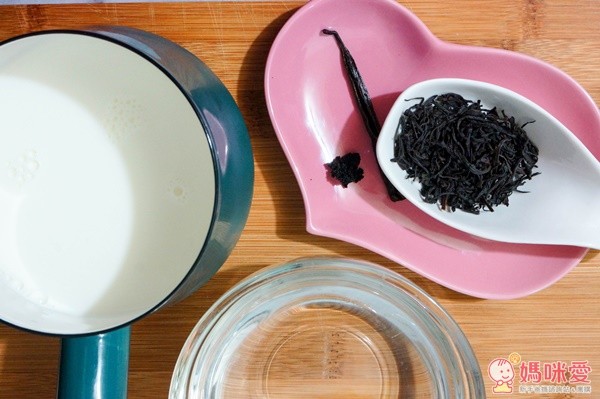 日本 Fujihoro 富士琺瑯 Honey Ware 牛奶鍋 0.75L