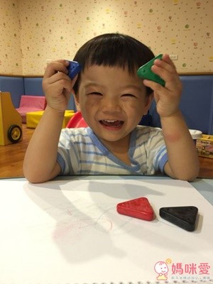 PRiMO兒童三角型塗鴉蠟筆 6 色