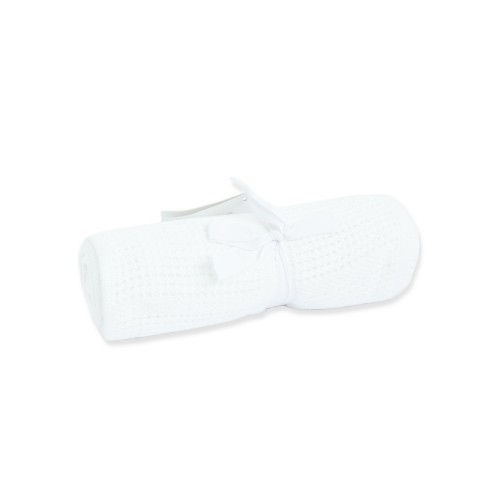  英國 mothercare 洞洞毯，100 % 純棉線編織而成的，小洞洞毯子不怕寶寶亂踢被把毯子踢到臉上，一不小心悶到或窒息了，是非常適合新生兒寶寶的蓋毯喔！