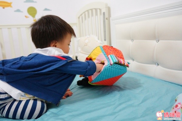 法國 ebulobo 1步2步 玩偶, 固齒器, 布書, 遊戲屋