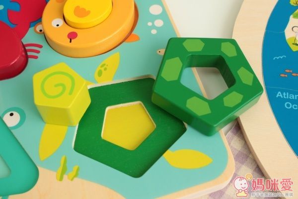 2016新品！Hape 交通工具配對（適用年齡： 18個月以上）