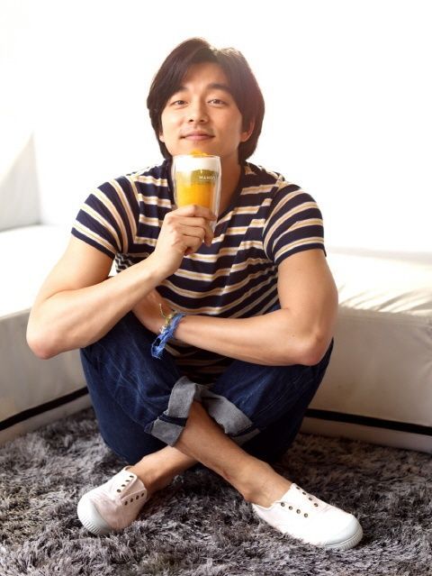 不用綁鞋帶，就算不穿襪子腳也不會痛，簡單時尚而且一套就能出門，小朋友自己也很好穿脫。像徐若瑄、安德魯加菲爾德、孔劉歐巴等大明星都很愛穿！