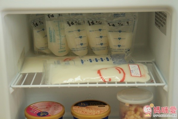 美國 FRIGIDAIRE 富及第 31L 立式冷凍櫃